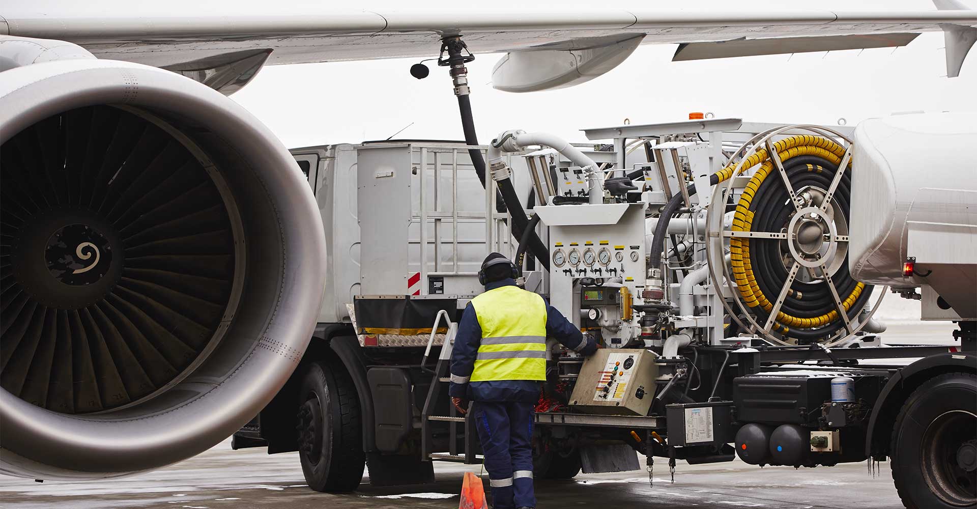 Aviation fuel arrangement services - Jet-A fuel uplift worldwide by JSID